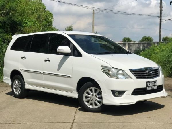 Toyota Innova 2.0V SUV AT 2012